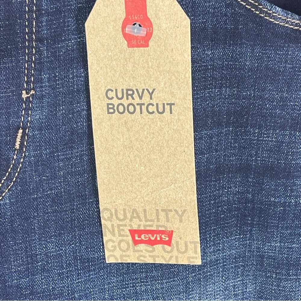 NWT Levi’s Sculpt Curvy Bootcut Mid Rise Stretch Jeans Women’s 18 Medium W34 L30